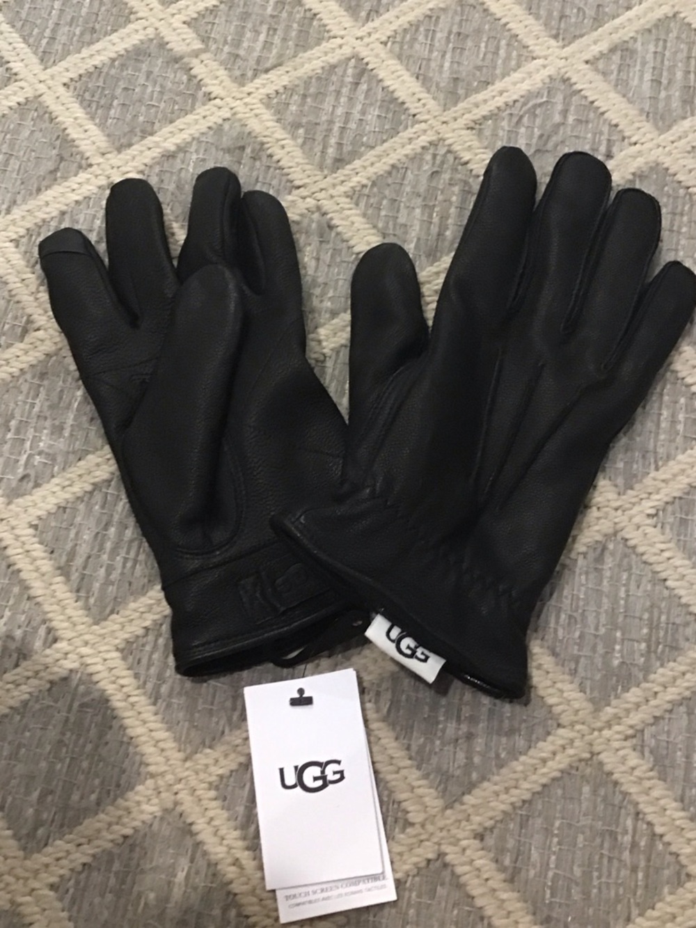 UGG Men's Black Leather Gloves with Logo Tab
